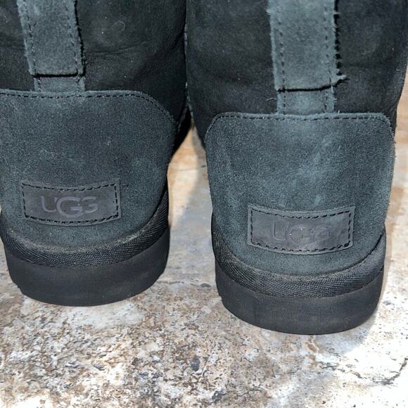 UGG Women's Classic Mini II Boots Size 9 Black 1016222 Sheepskin Ankle Slip On - Picture 3 of 9